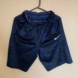 Men Nike Camouflage Navy Blue Shorts Polyester. Small. Good Condition.